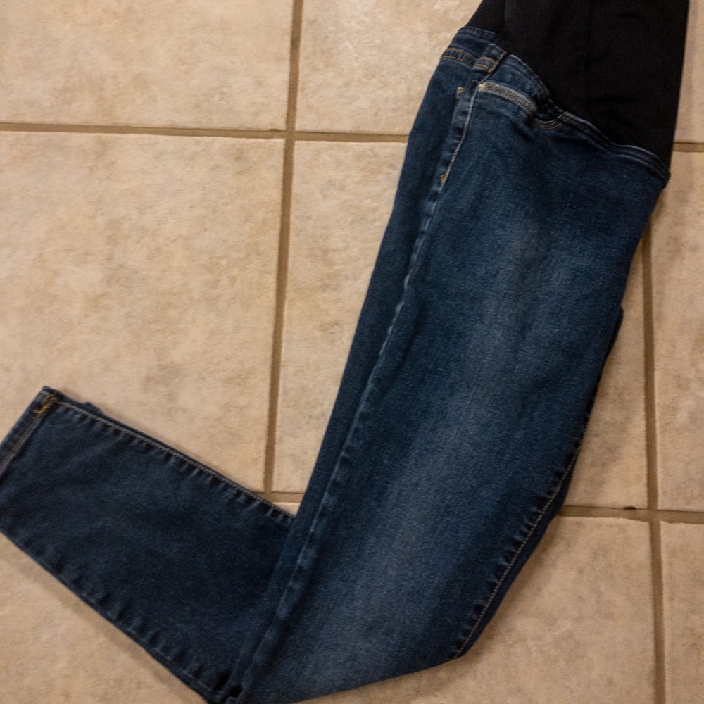 Medium wash maternity skinny jeans